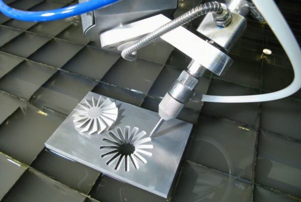 Máy Cắt Tia Nước CNC – Công nghệ cắt tia nước CNC hiện đại0